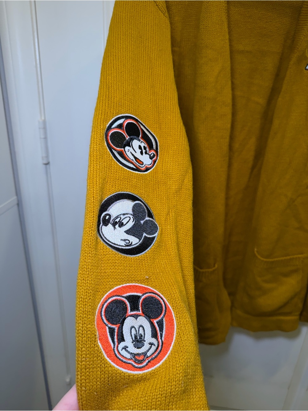 Like New Her Universe Mickey Mouse Embroidered Ladies Cardigan - Picture 3 of 11
